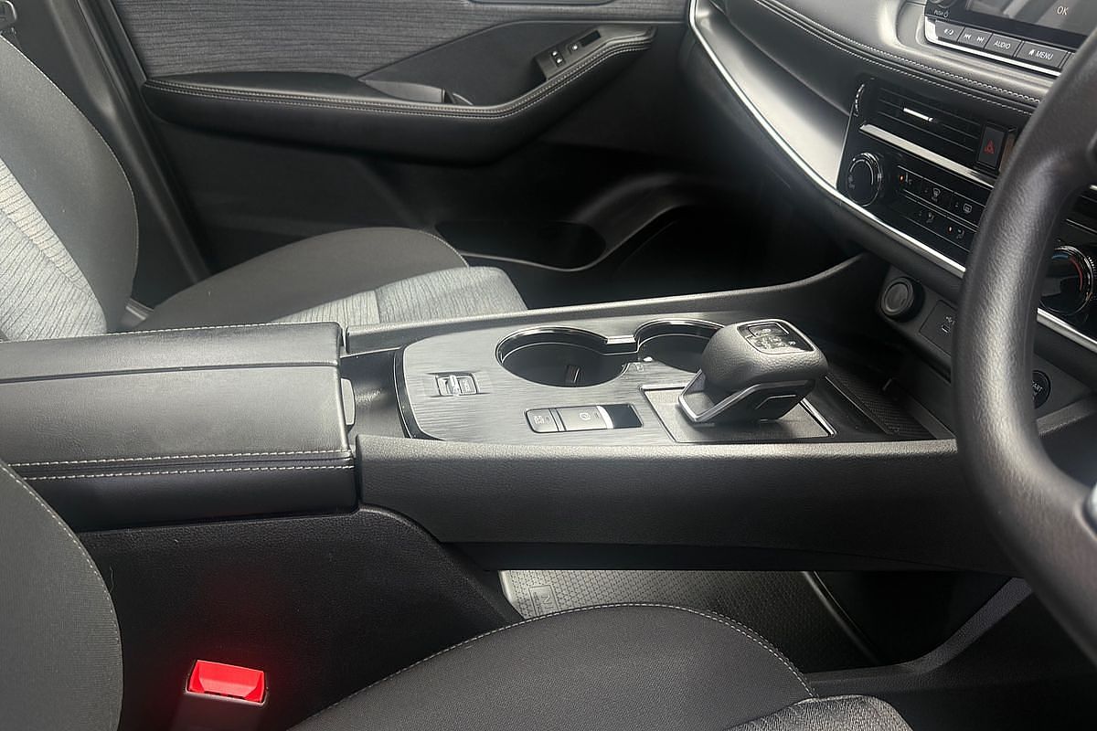 2025 Nissan X-TRAIL ST T33