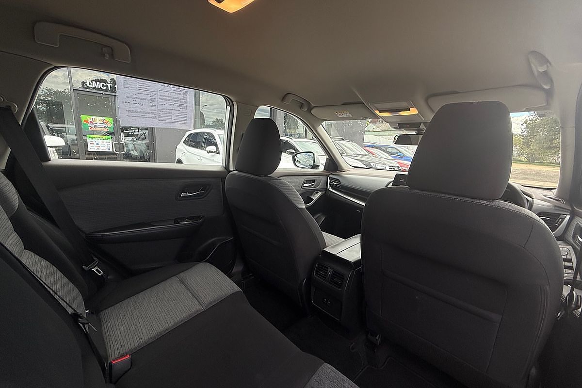 2025 Nissan X-TRAIL ST T33