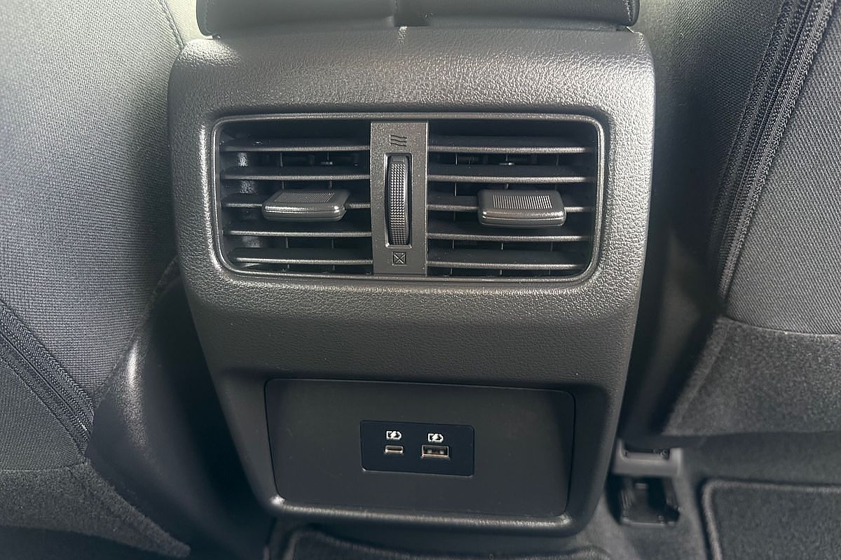 2025 Nissan X-TRAIL ST T33