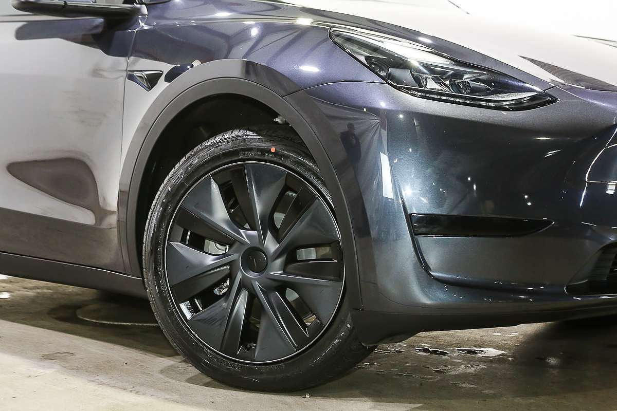 2024 Tesla Model Y Rear-Wheel Drive