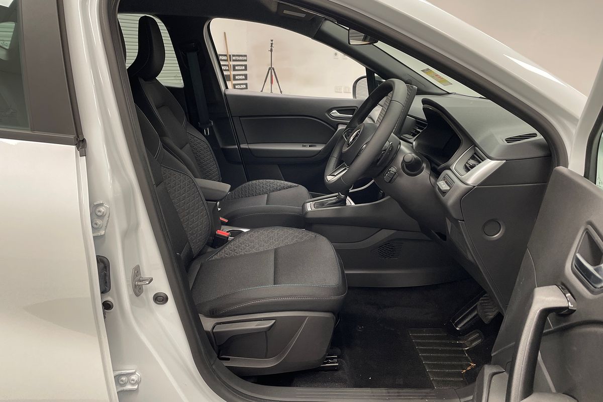 2025 Mitsubishi XE