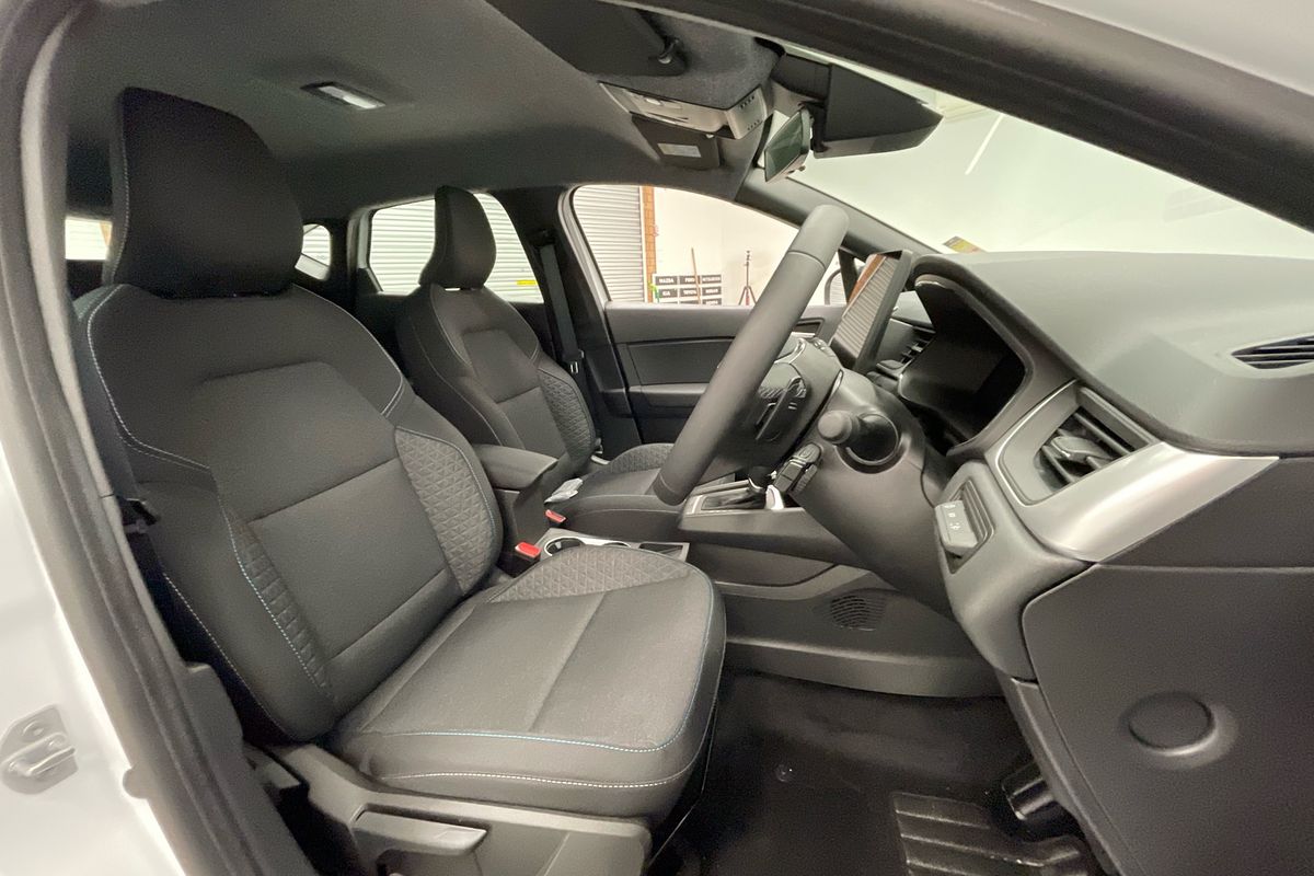 2025 Mitsubishi XE