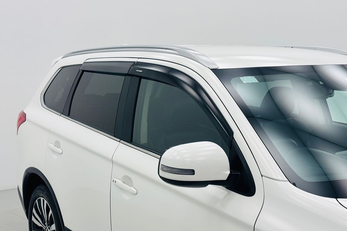 2020 Mitsubishi ZL Outlander LS 2.2L DIE 6AT AWD 7S