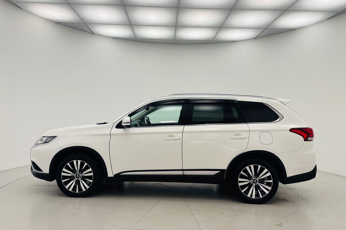 2020 Mitsubishi ZL Outlander LS 2.2L DIE 6AT AWD 7S