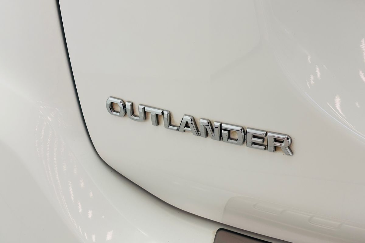 2020 Mitsubishi ZL Outlander LS 2.2L DIE 6AT AWD 7S