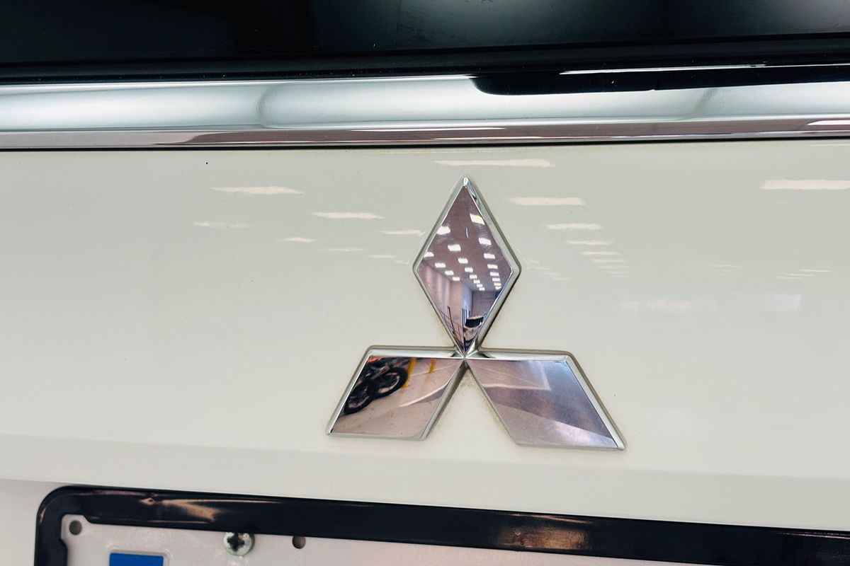 2020 Mitsubishi ZL Outlander LS 2.2L DIE 6AT AWD 7S