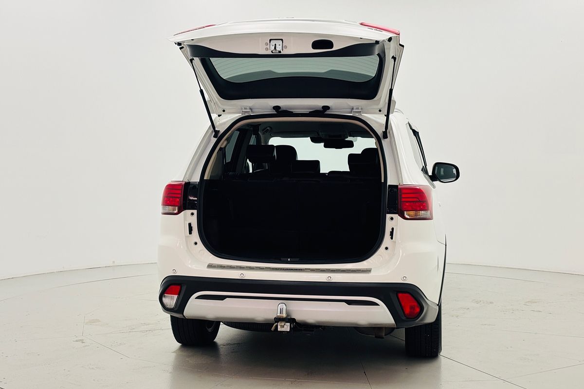2020 Mitsubishi ZL Outlander LS 2.2L DIE 6AT AWD 7S