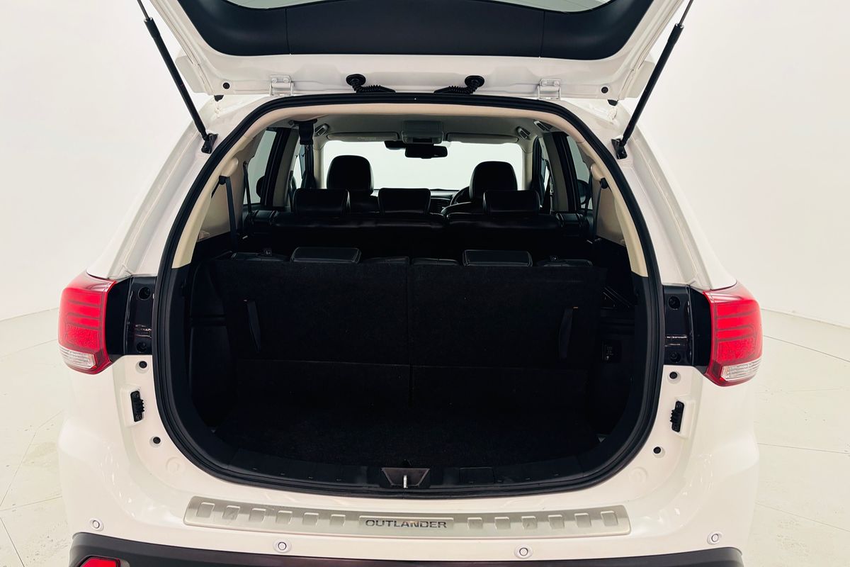 2020 Mitsubishi ZL Outlander LS 2.2L DIE 6AT AWD 7S