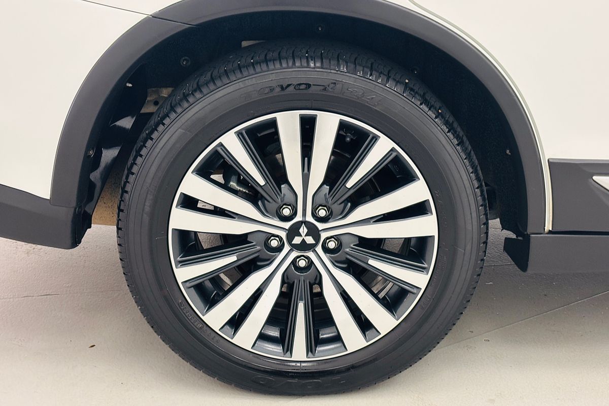 2020 Mitsubishi ZL Outlander LS 2.2L DIE 6AT AWD 7S