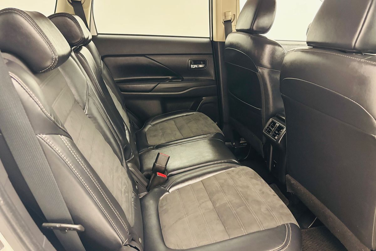 2020 Mitsubishi ZL Outlander LS 2.2L DIE 6AT AWD 7S