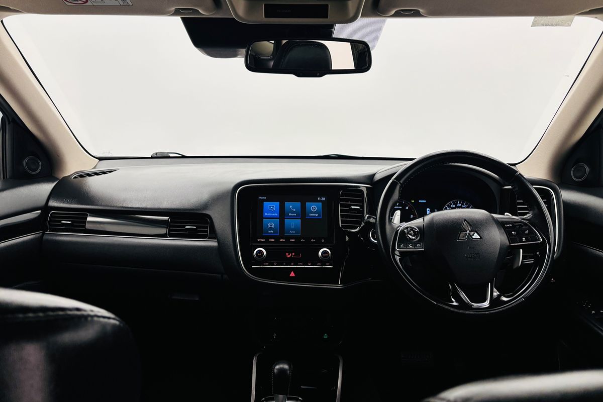 2020 Mitsubishi ZL Outlander LS 2.2L DIE 6AT AWD 7S