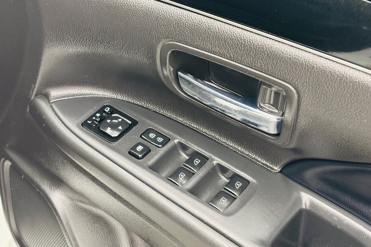 2020 Mitsubishi ZL Outlander LS 2.2L DIE 6AT AWD 7S
