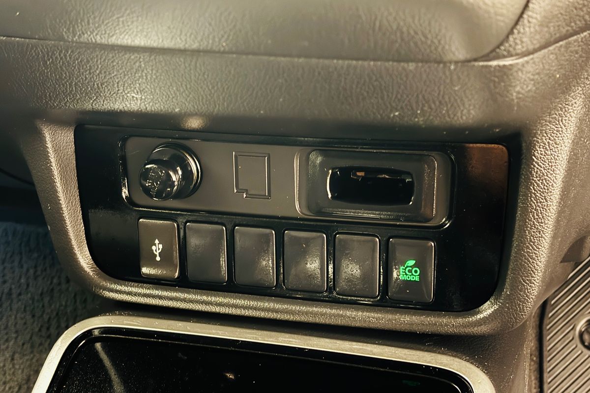 2020 Mitsubishi ZL Outlander LS 2.2L DIE 6AT AWD 7S