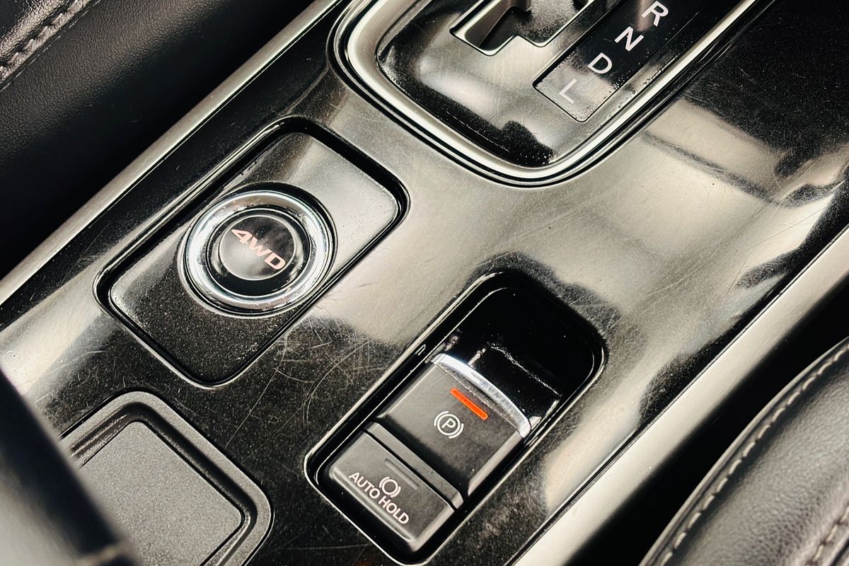 2020 Mitsubishi ZL Outlander LS 2.2L DIE 6AT AWD 7S