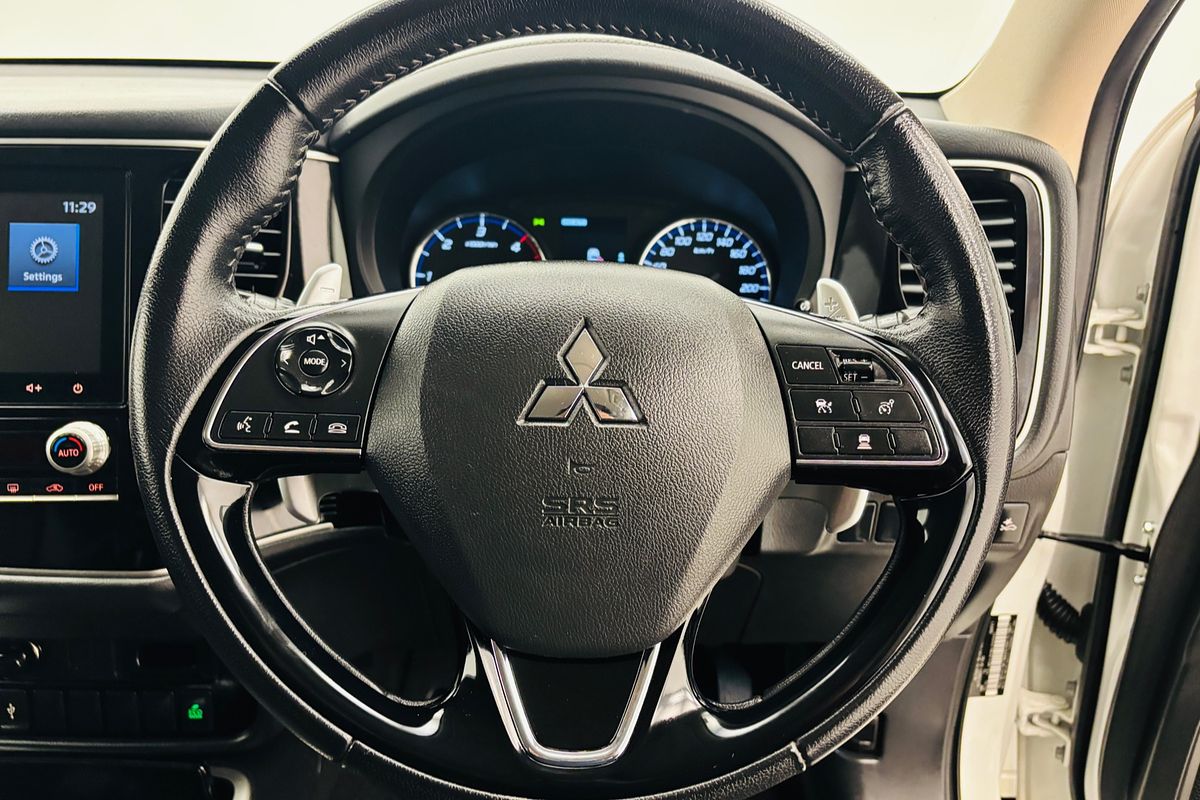 2020 Mitsubishi ZL Outlander LS 2.2L DIE 6AT AWD 7S