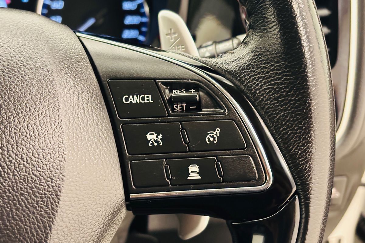 2020 Mitsubishi ZL Outlander LS 2.2L DIE 6AT AWD 7S