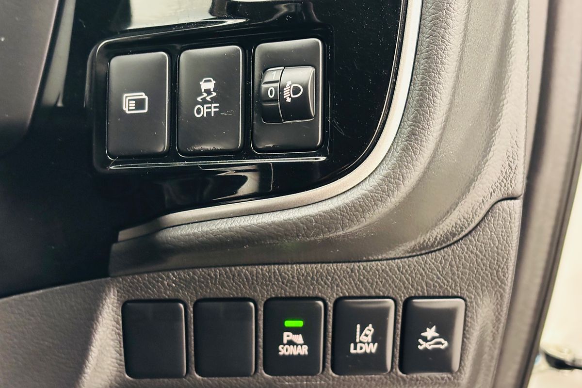 2020 Mitsubishi ZL Outlander LS 2.2L DIE 6AT AWD 7S