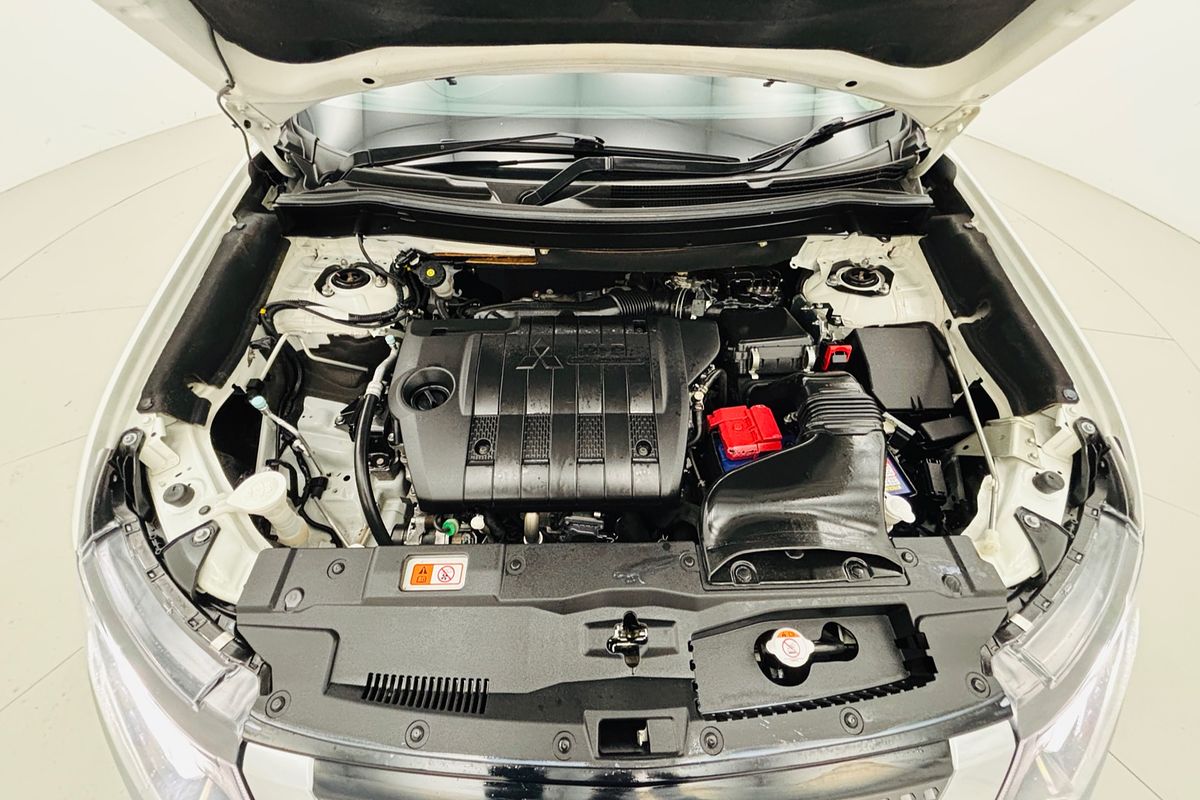 2020 Mitsubishi ZL Outlander LS 2.2L DIE 6AT AWD 7S