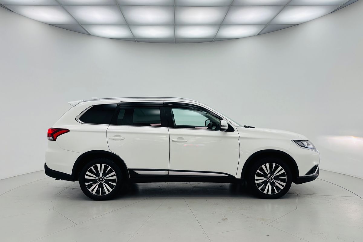 2020 Mitsubishi ZL Outlander LS 2.2L DIE 6AT AWD 7S