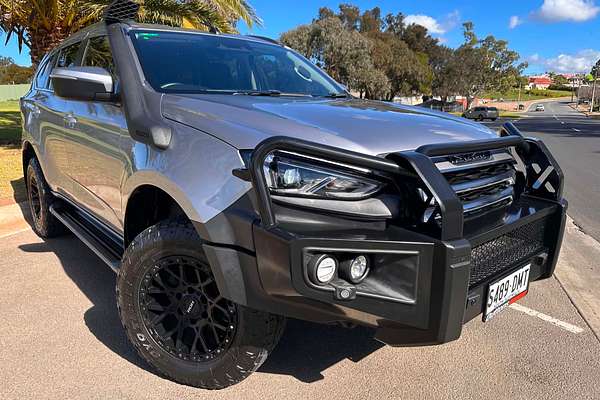 2022 Isuzu MU-X LS-T