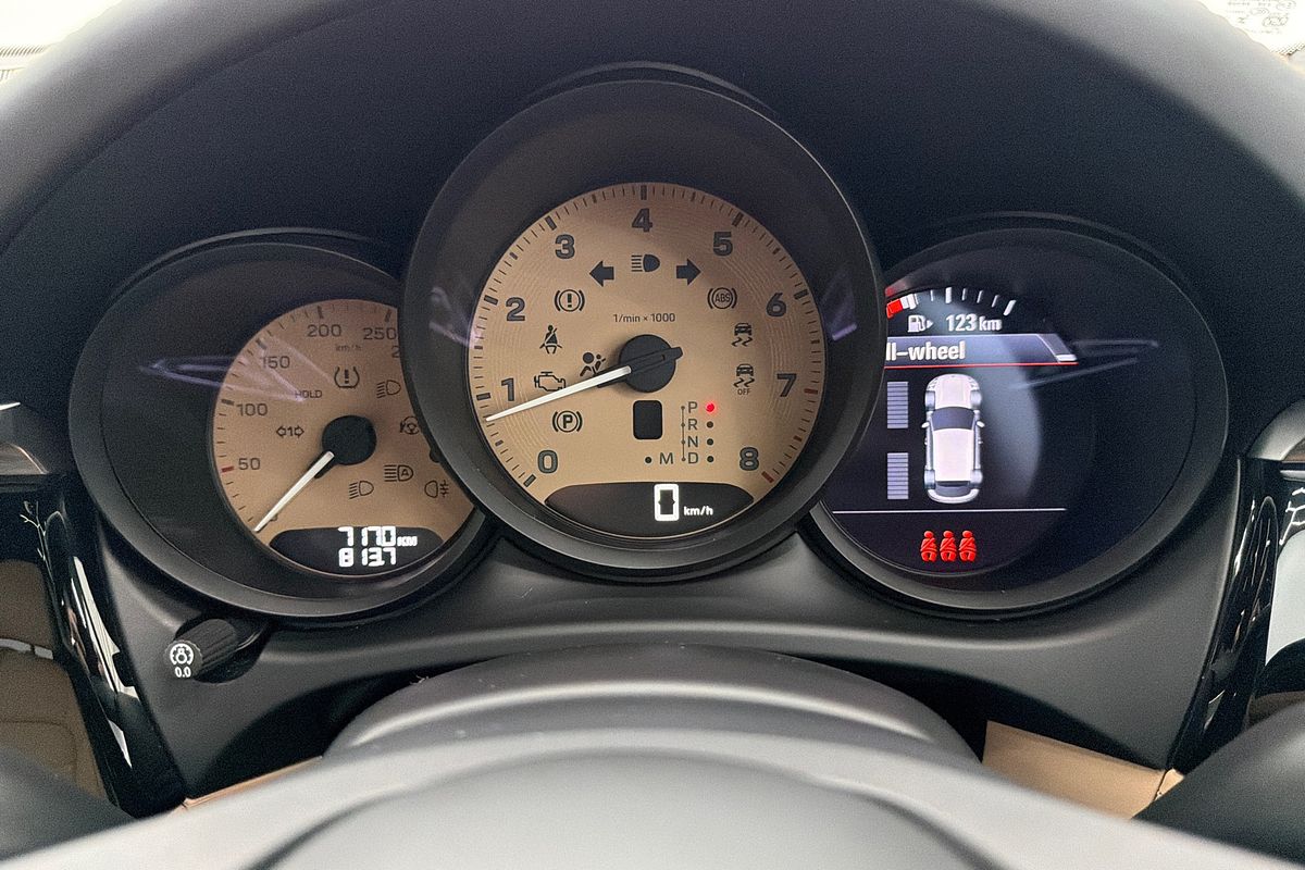 2024 Porsche Macan S 95B