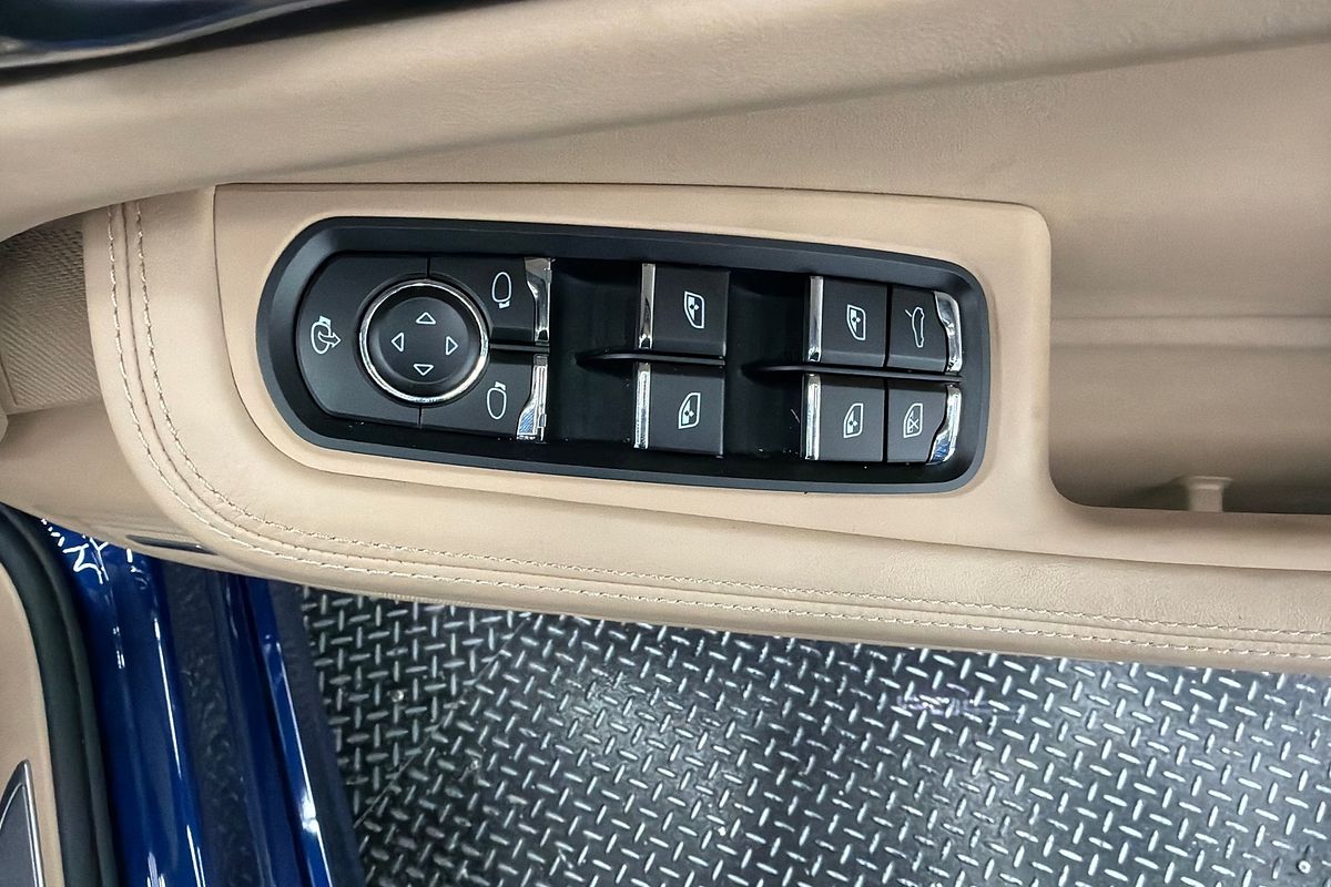 2024 Porsche Macan S 95B