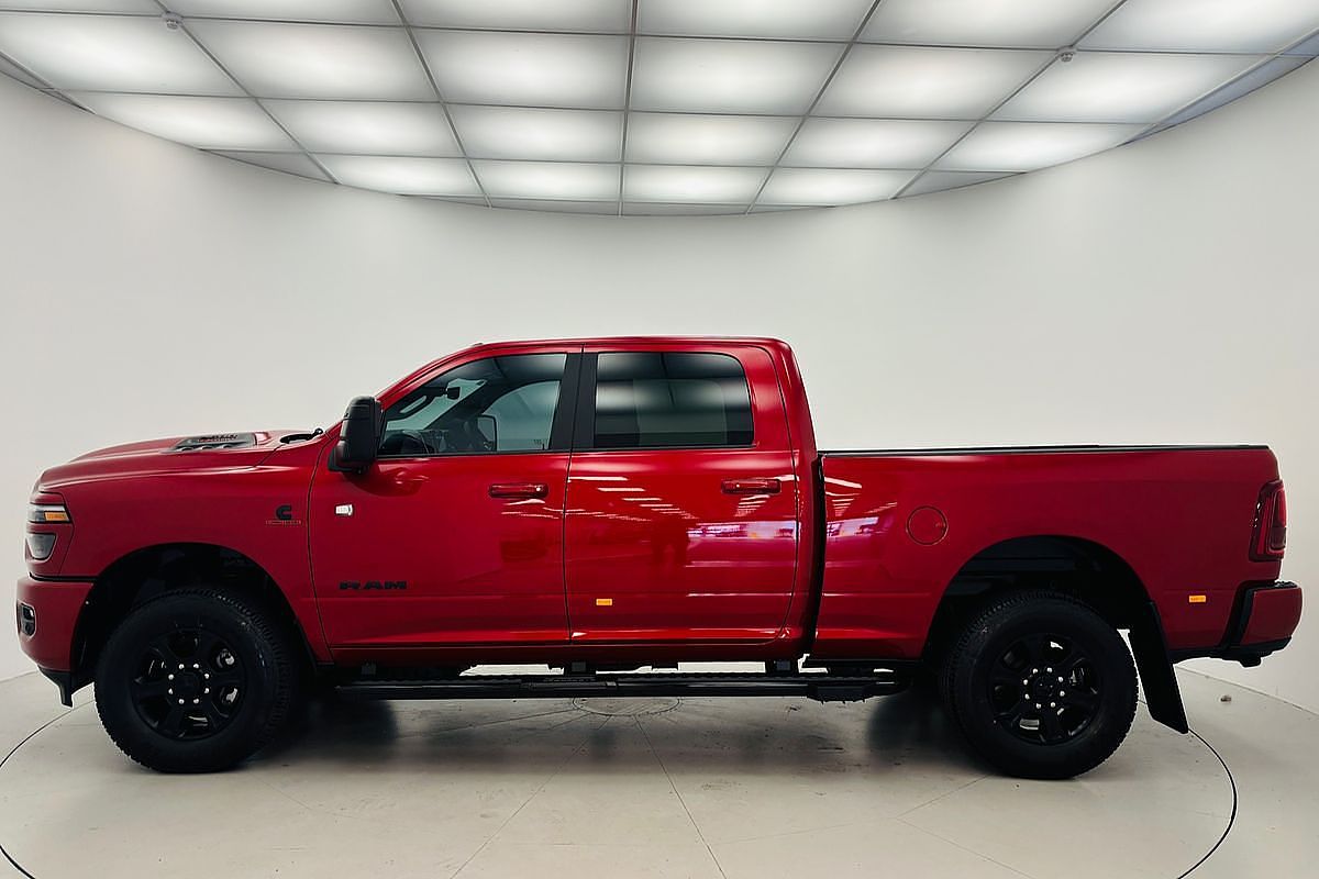 2026 Ram Trucks 2500 Laramie Crew Cab (DJ7P9124H.26/STD)