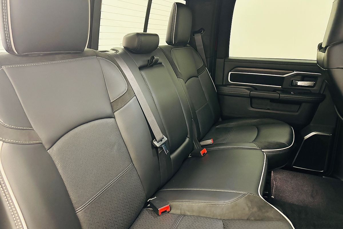 2026 Ram Trucks 2500 Laramie Crew Cab (DJ7P9124H.26/STD)