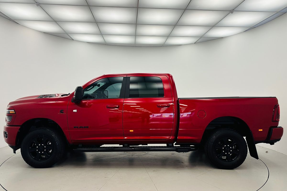 2026 Ram Trucks 2500 Laramie Crew Cab (DJ7P9124H.26/STD)