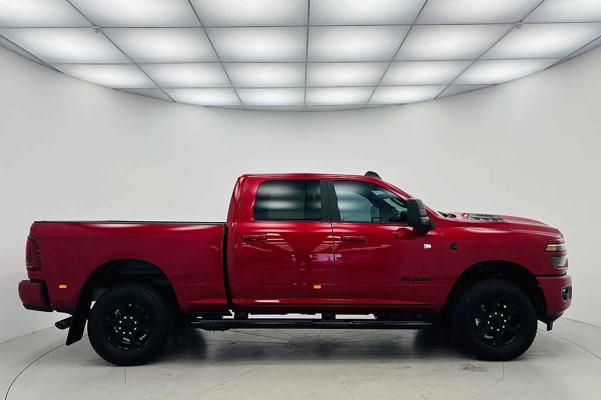 2026 Ram Trucks 2500 Laramie Crew Cab (DJ7P9124H.26/STD)