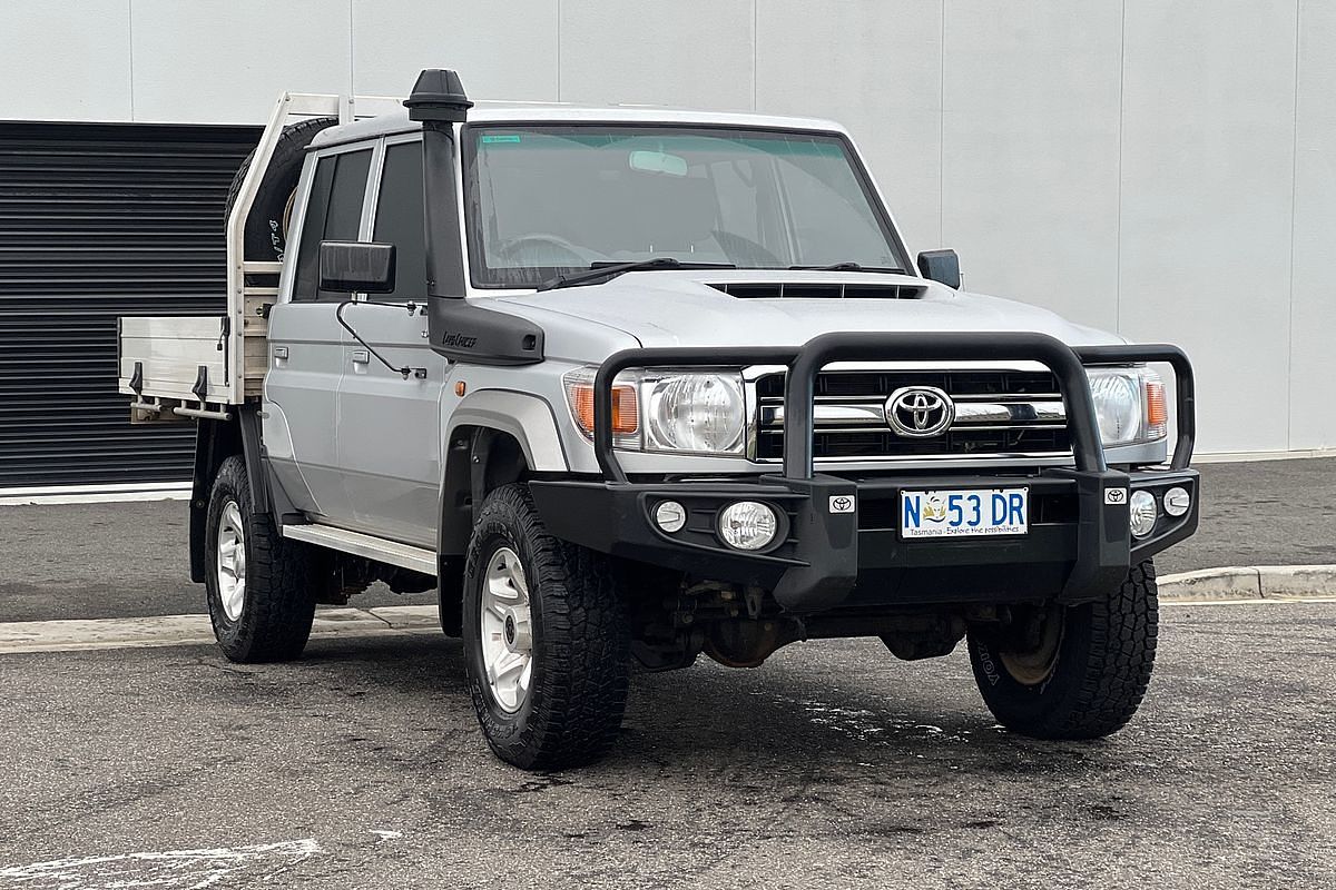 LC Military GXL 4.5L T Diesel Manual Dual Cab Chassis 7C71490 003