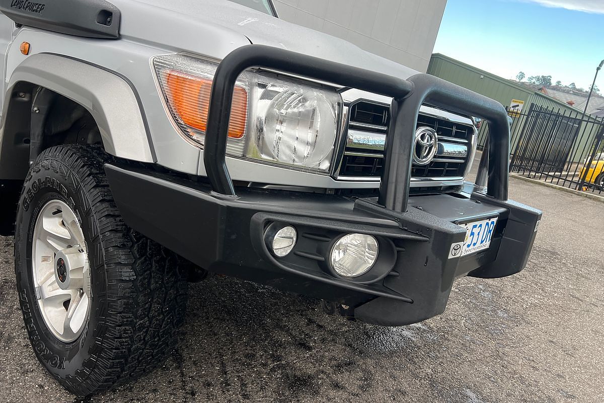 LC Military GXL 4.5L T Diesel Manual Dual Cab Chassis 7C71490 003