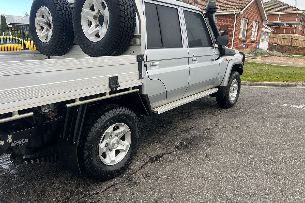 LC Military GXL 4.5L T Diesel Manual Dual Cab Chassis 7C71490 003
