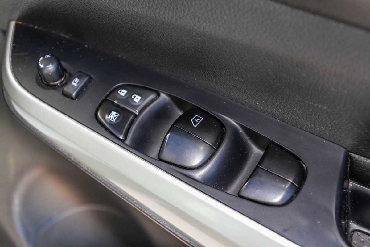 2020 Nissan Navara ST-X D23 Series 4