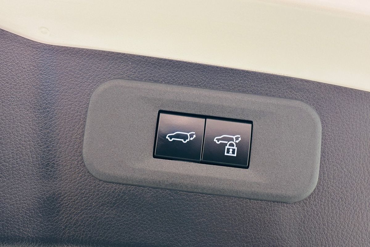 NX NX 350H LUXURY AWD, CVT 2.5L 4CYL PETROL/ELECTRIC