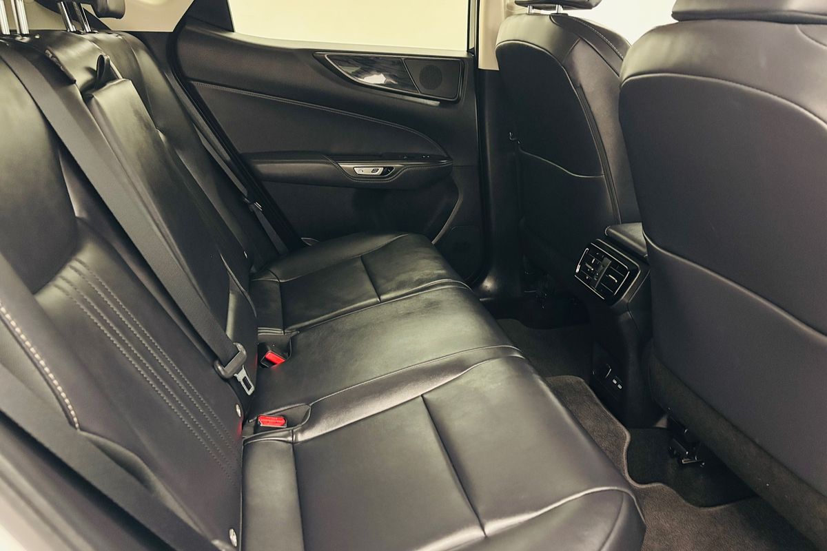 NX NX 350H LUXURY AWD, CVT 2.5L 4CYL PETROL/ELECTRIC