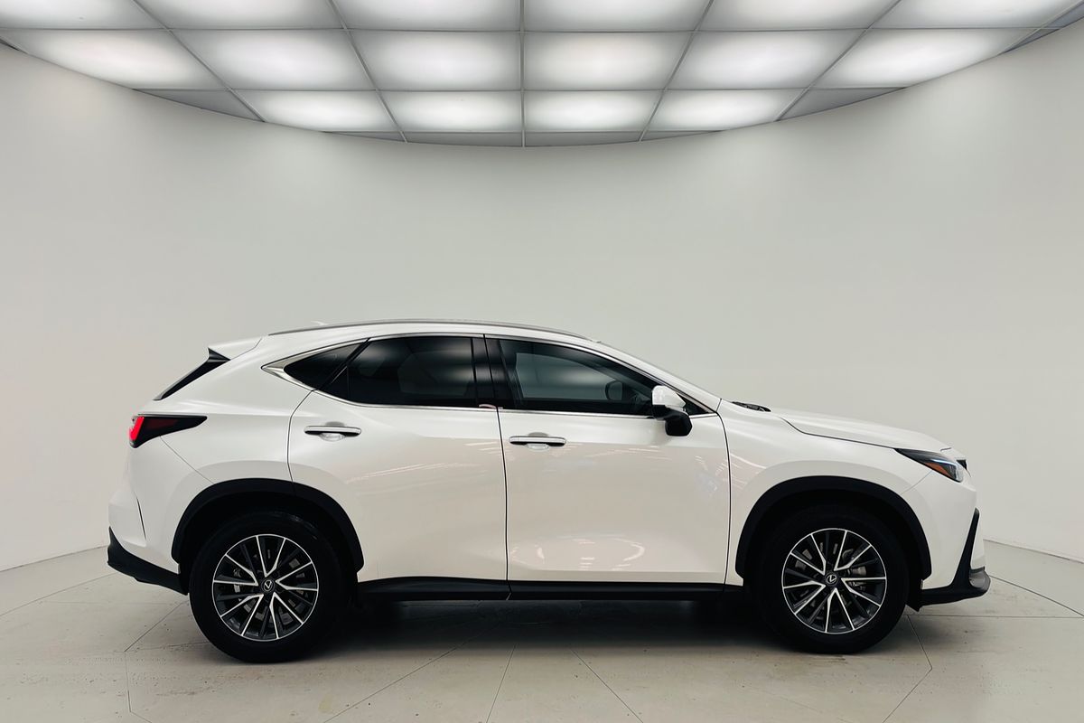 NX NX 350H LUXURY AWD, CVT 2.5L 4CYL PETROL/ELECTRIC