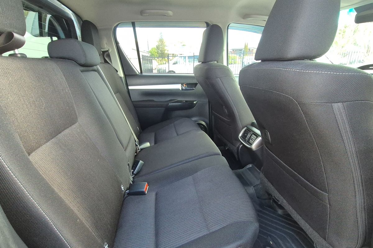 4x4 SR5 2.8L T Diesel Automatic Double Cab