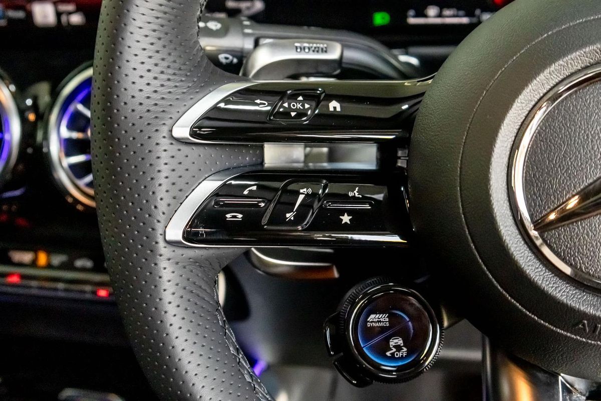 X247 806MY GLB35 AMG WAG SSD 8 sp 2.0T/10kW