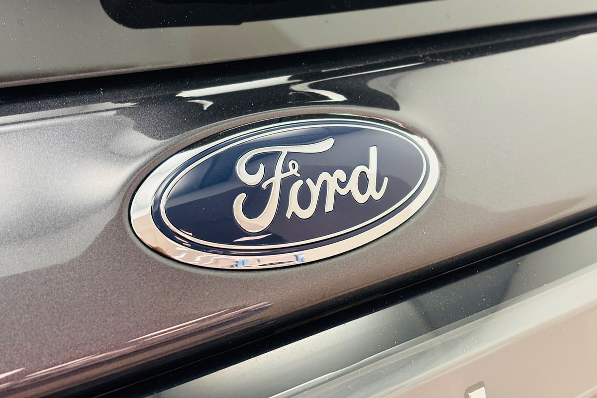 Ford EVEREST, 2026.50, SUV, PLATINUM, 4x4, 3.0L V6 DSL,10 SPD AUTO