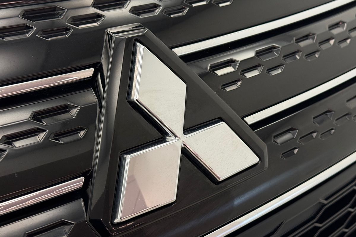 2024 Mitsubishi ZM Outlander LS 2.5L CVT 2WD 7ST