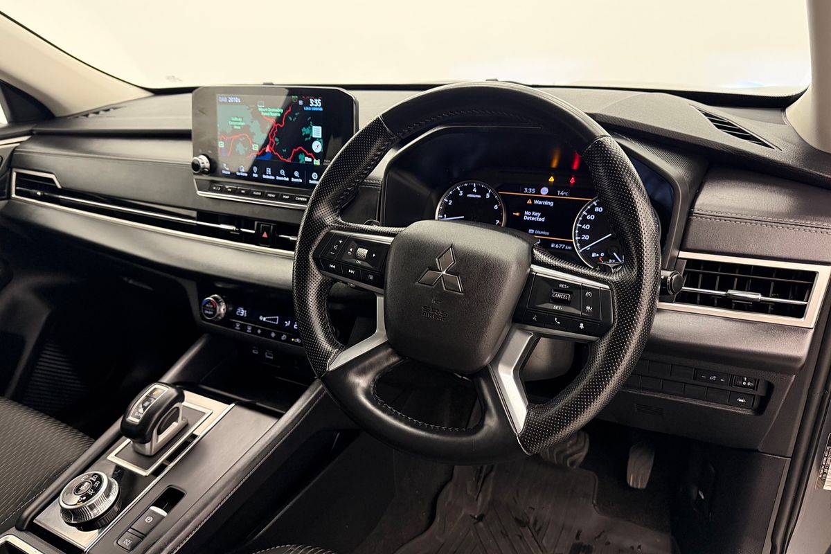 2024 Mitsubishi ZM Outlander LS 2.5L CVT 2WD 7ST