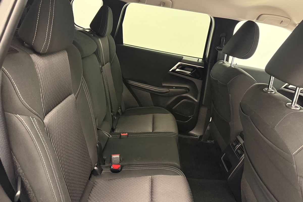 2024 Mitsubishi ZM Outlander LS 2.5L CVT 2WD 7ST