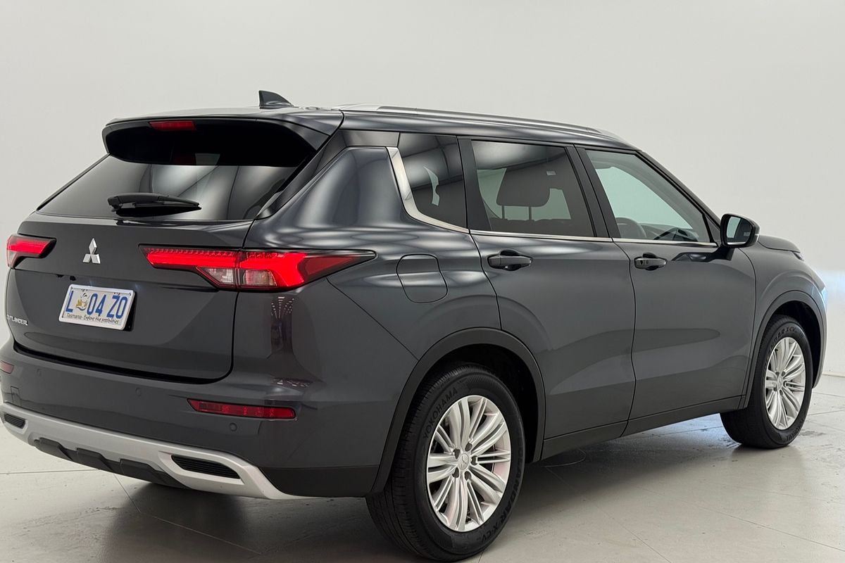 2024 Mitsubishi ZM Outlander LS 2.5L CVT 2WD 7ST