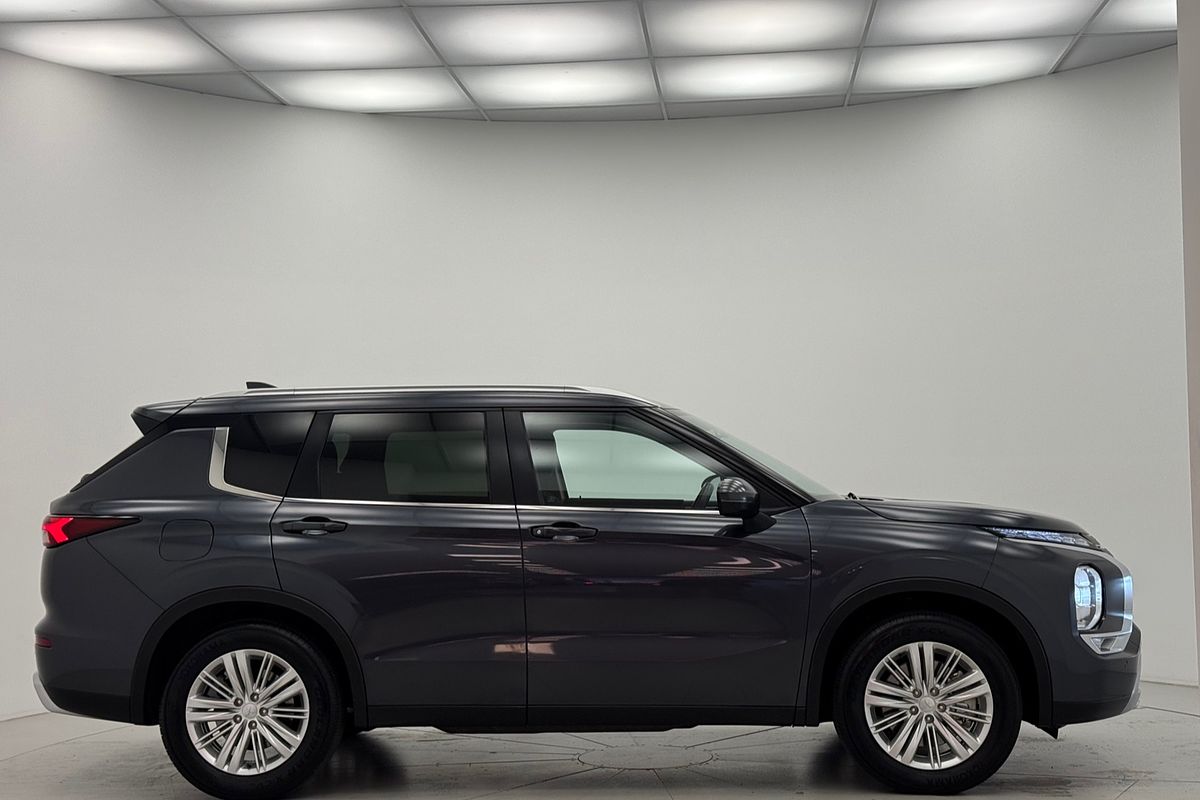 2024 Mitsubishi ZM Outlander LS 2.5L CVT 2WD 7ST