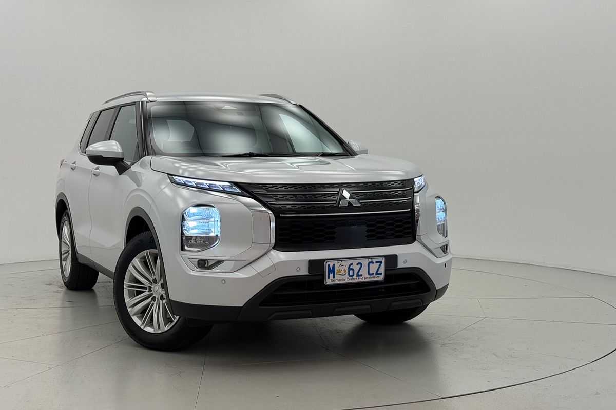 2024 Mitsubishi ZM Outlander LS 2.5L CVT 2WD 7ST