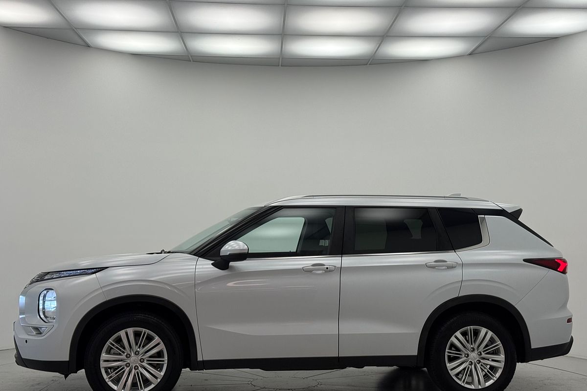 2024 Mitsubishi ZM Outlander LS 2.5L CVT 2WD 7ST