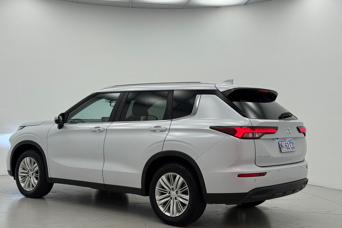 2024 Mitsubishi ZM Outlander LS 2.5L CVT 2WD 7ST