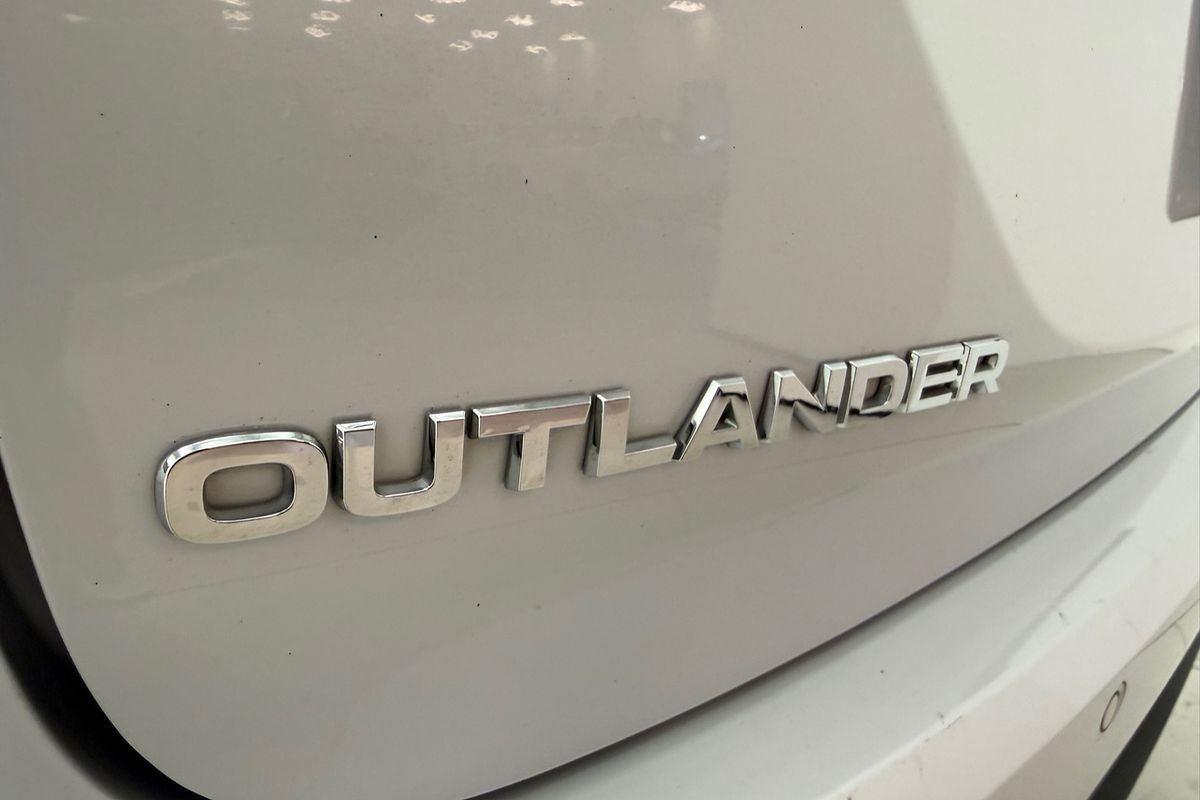 2024 Mitsubishi ZM Outlander LS 2.5L CVT 2WD 7ST