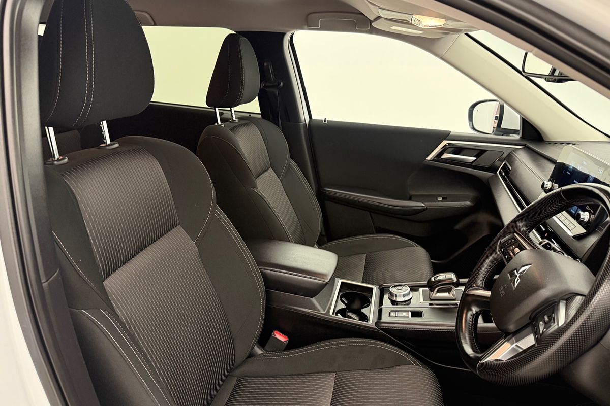 2024 Mitsubishi ZM Outlander LS 2.5L CVT 2WD 7ST
